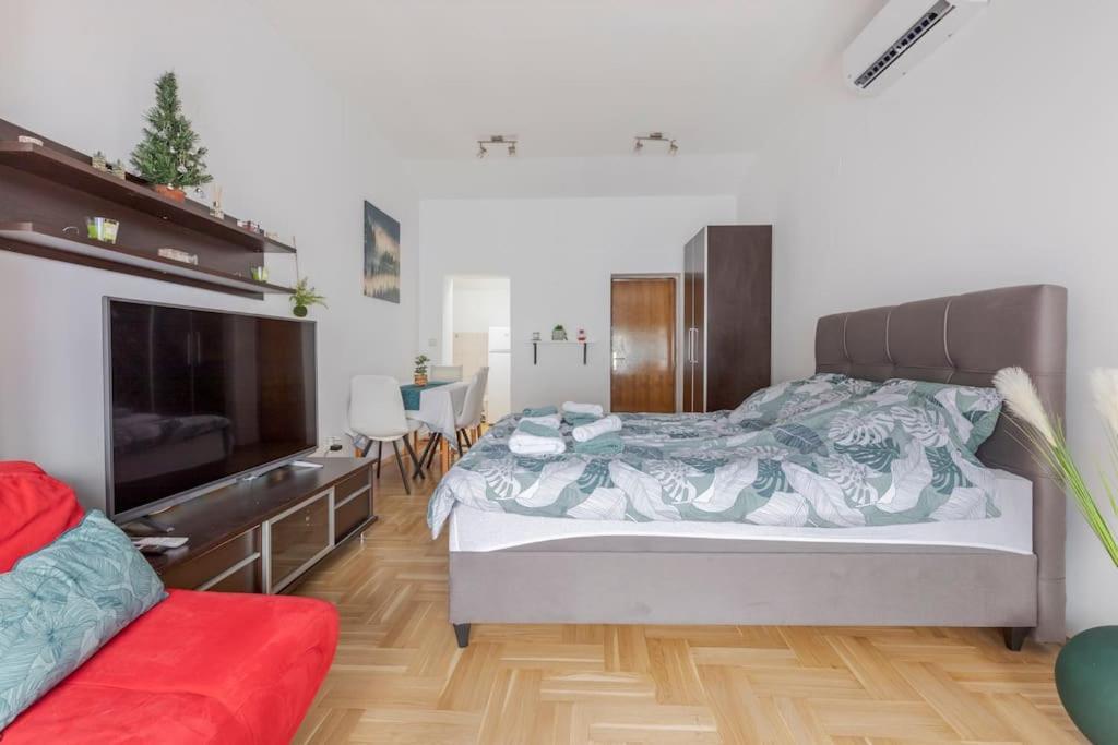 Warm House Full Of Green Ambient,Joy And Comfort 자그레브 외부 사진